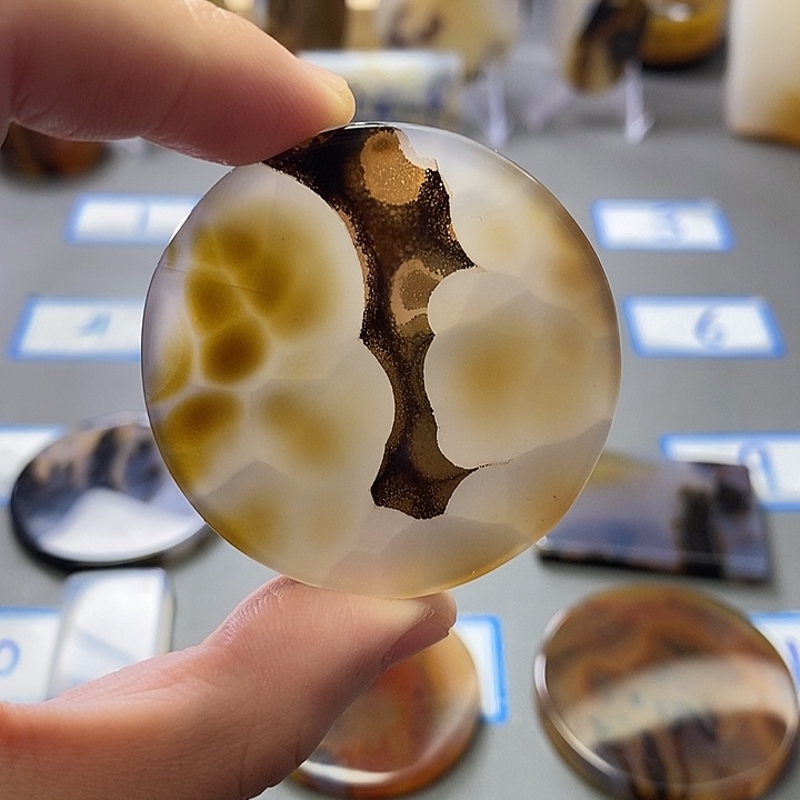 玛瑙/玉髓未镶嵌珠宝半成品82