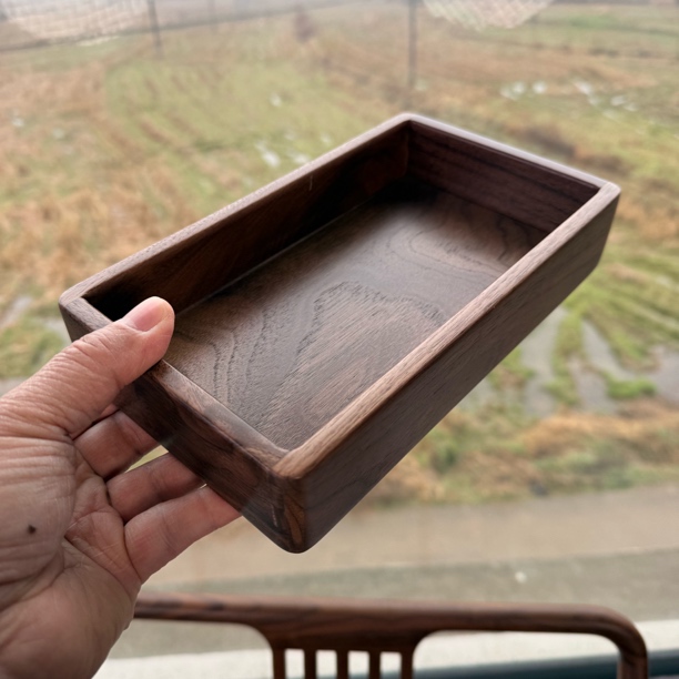 23 x 13.5 x 4.5北美黑胡桃木钥匙盒