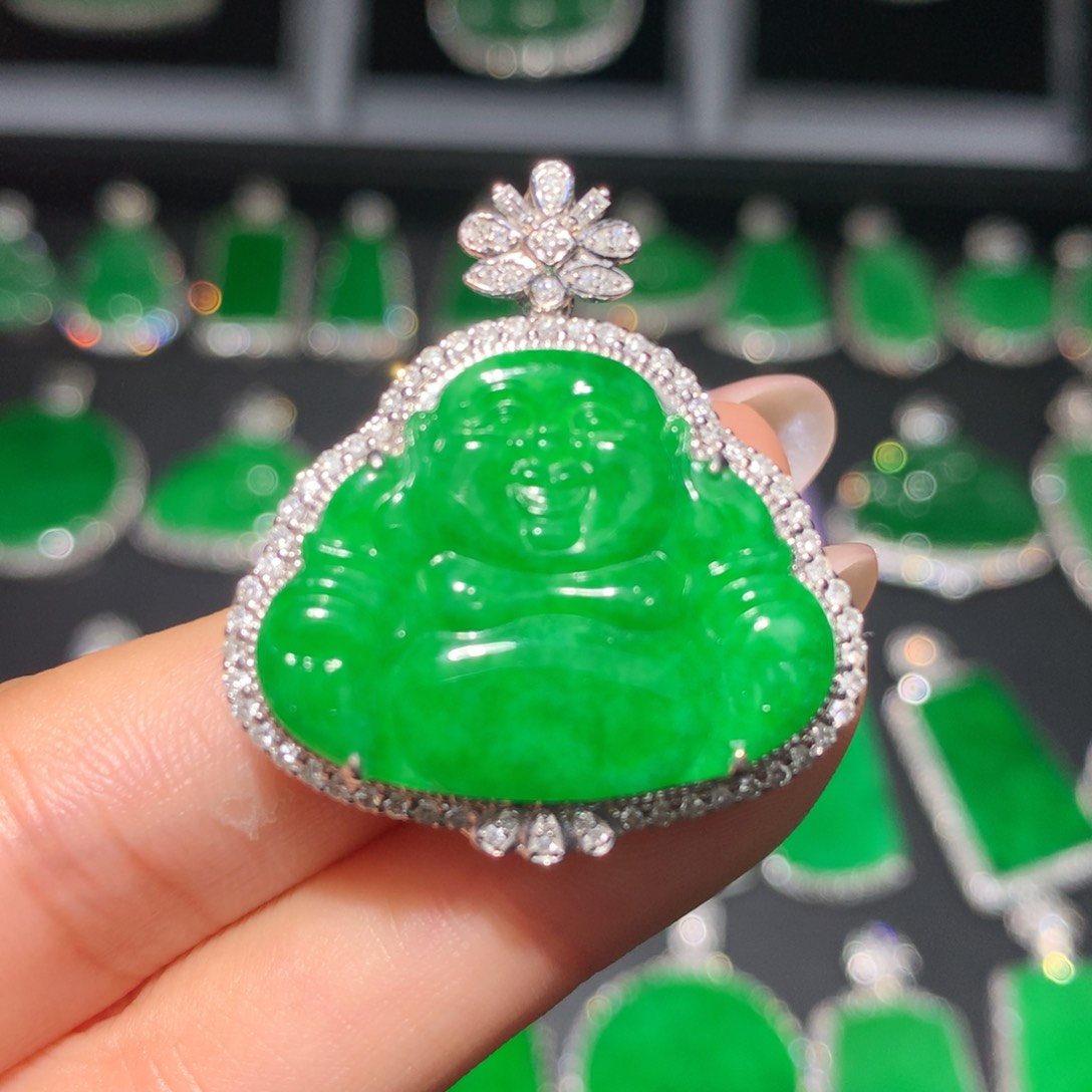 翡翠18K金镶嵌颈饰翡翠