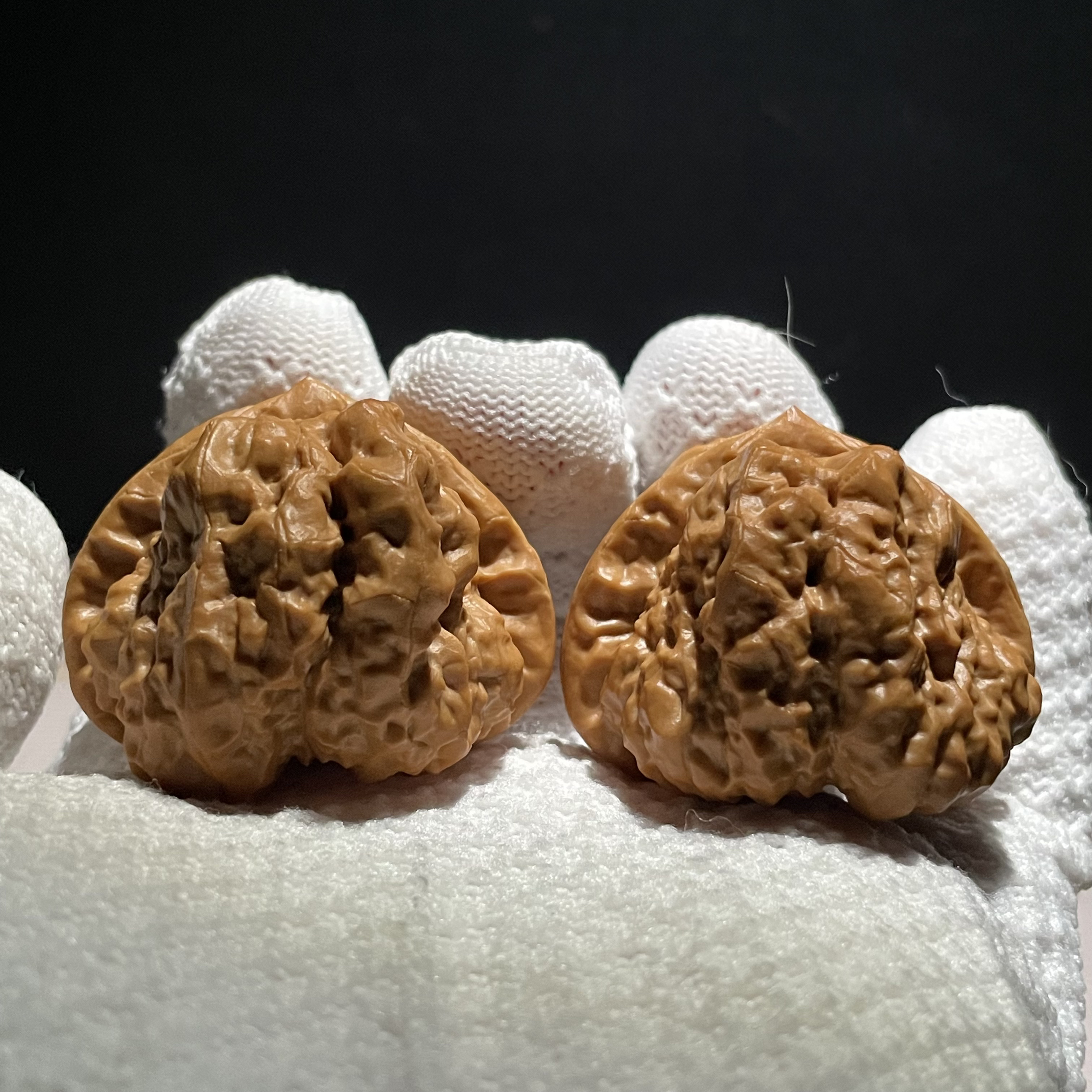 蛤蟆头，三角丑蛙，巨丑无比，尖部有修，玩个性的入，边43肚44高34。