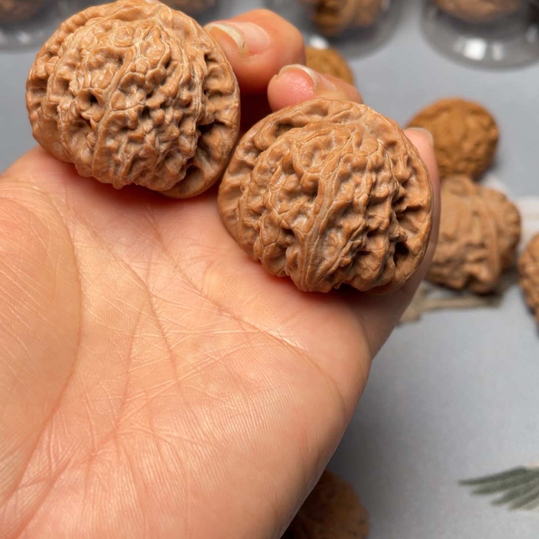 【闪购商品】文玩核桃吊坠白狮子………