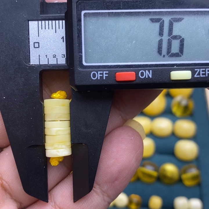 未镶嵌琥珀裸石54号7.6左右隔片微瑕