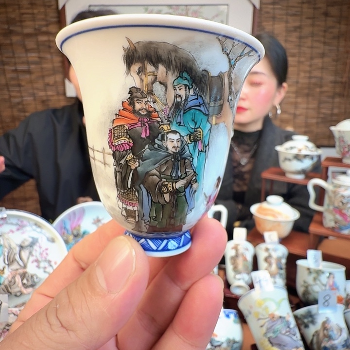 陶摆件景德镇手工手绘三顾茅庐