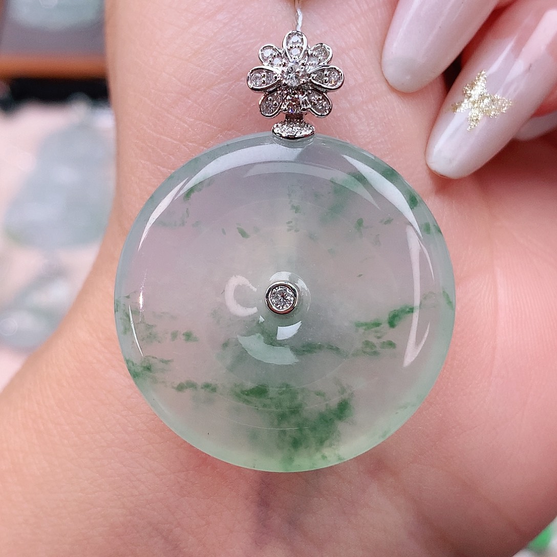 颈饰18K金镶嵌翡翠扣