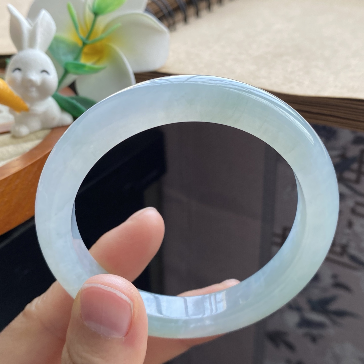 03.12批浅绿果冻镯1757号56.8-11-8.9浅绿色！天然翡翠手镯