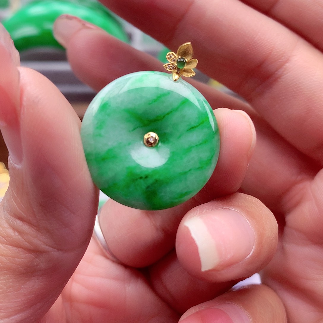 翡翠颈饰18K金镶嵌翡翠