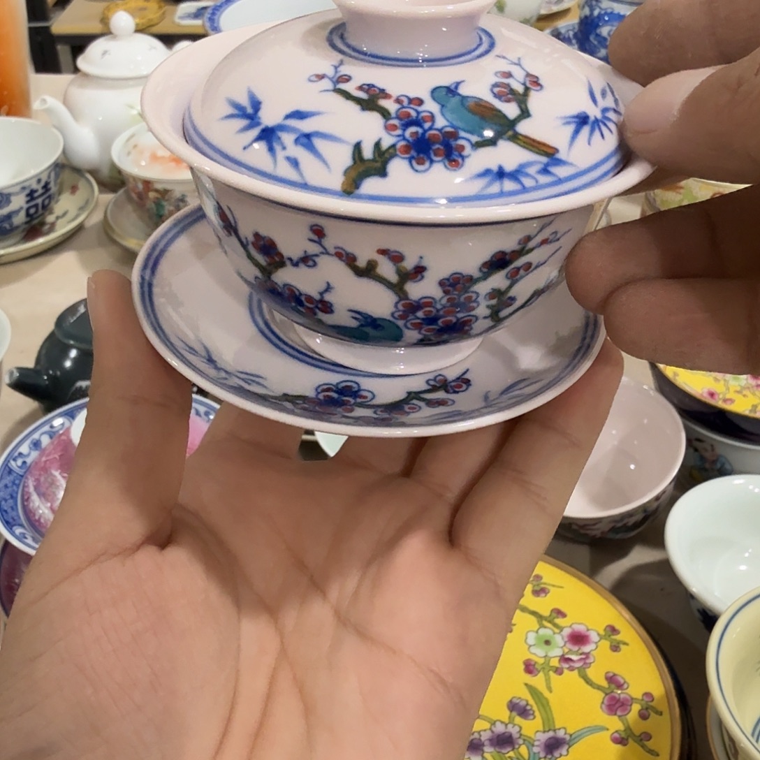 其他摆件是最容易发生碰撞而