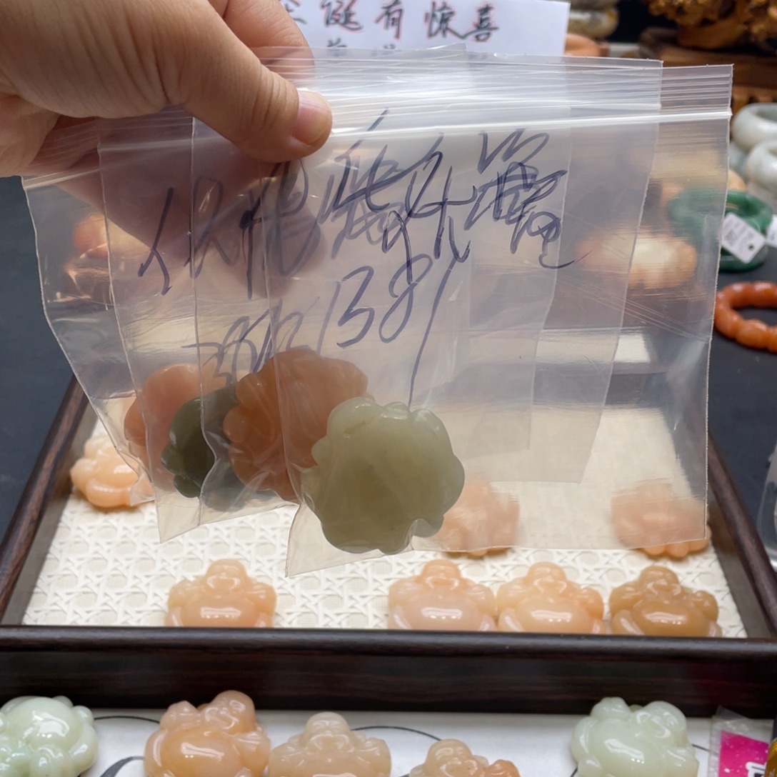 优***酱石英岩玉未镶嵌手镯