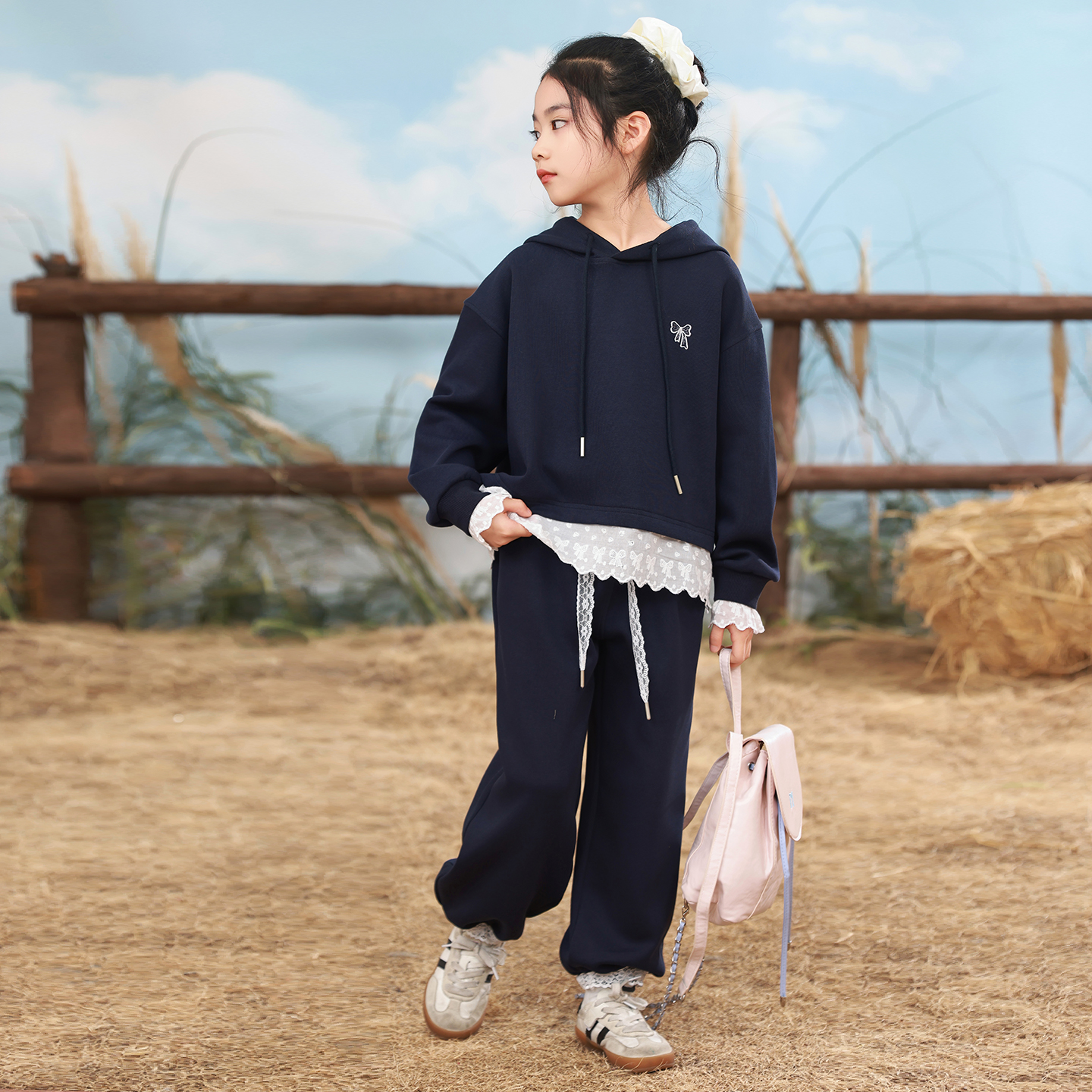 女童套装秋款2025新款小女孩中大童韩版潮洋气休闲连帽卫衣两件套