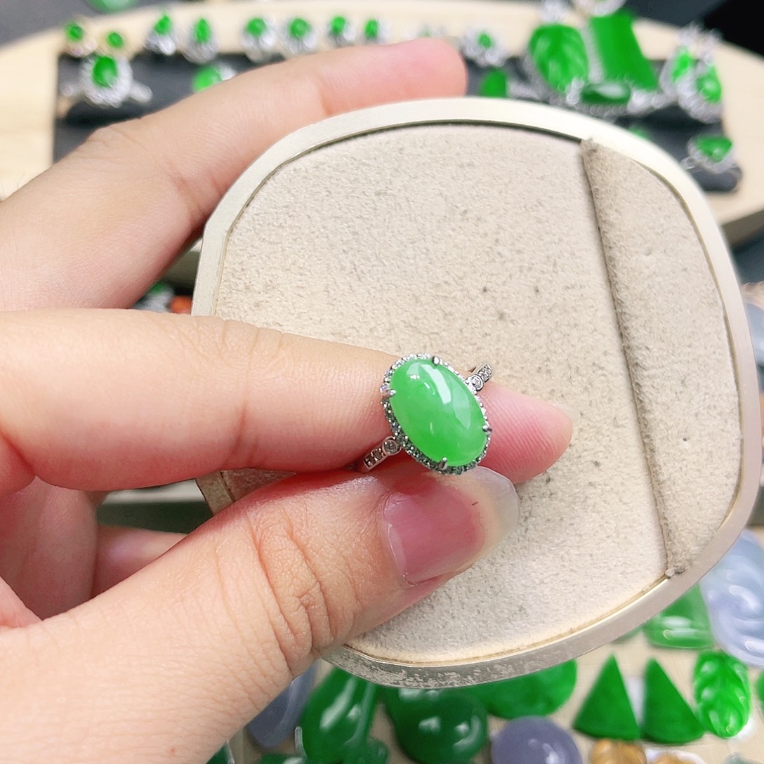 未镶嵌挂件翡翠裸石