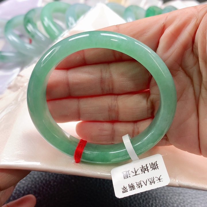 翡翠手镯未镶嵌555555555555