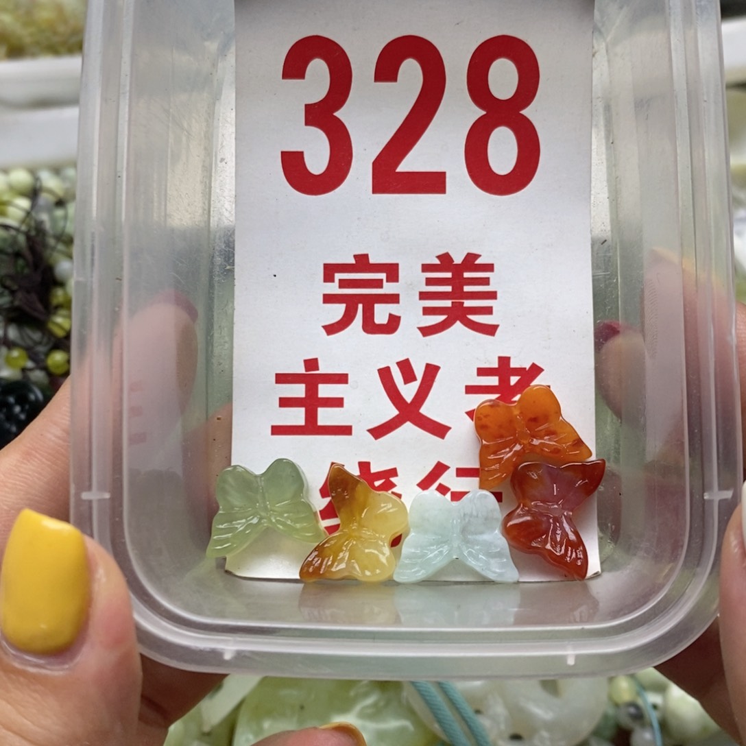 透闪石-蛇纹石玉未镶嵌挂坠
