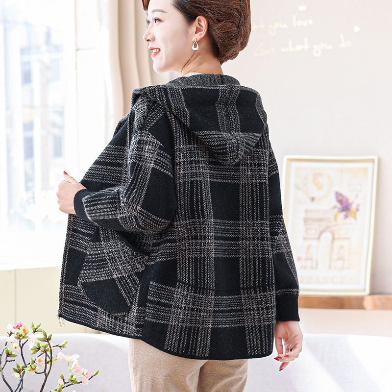春秋外套女中老年人妈妈装秋冬针织衫上衣大码洋气格子毛衣大衣