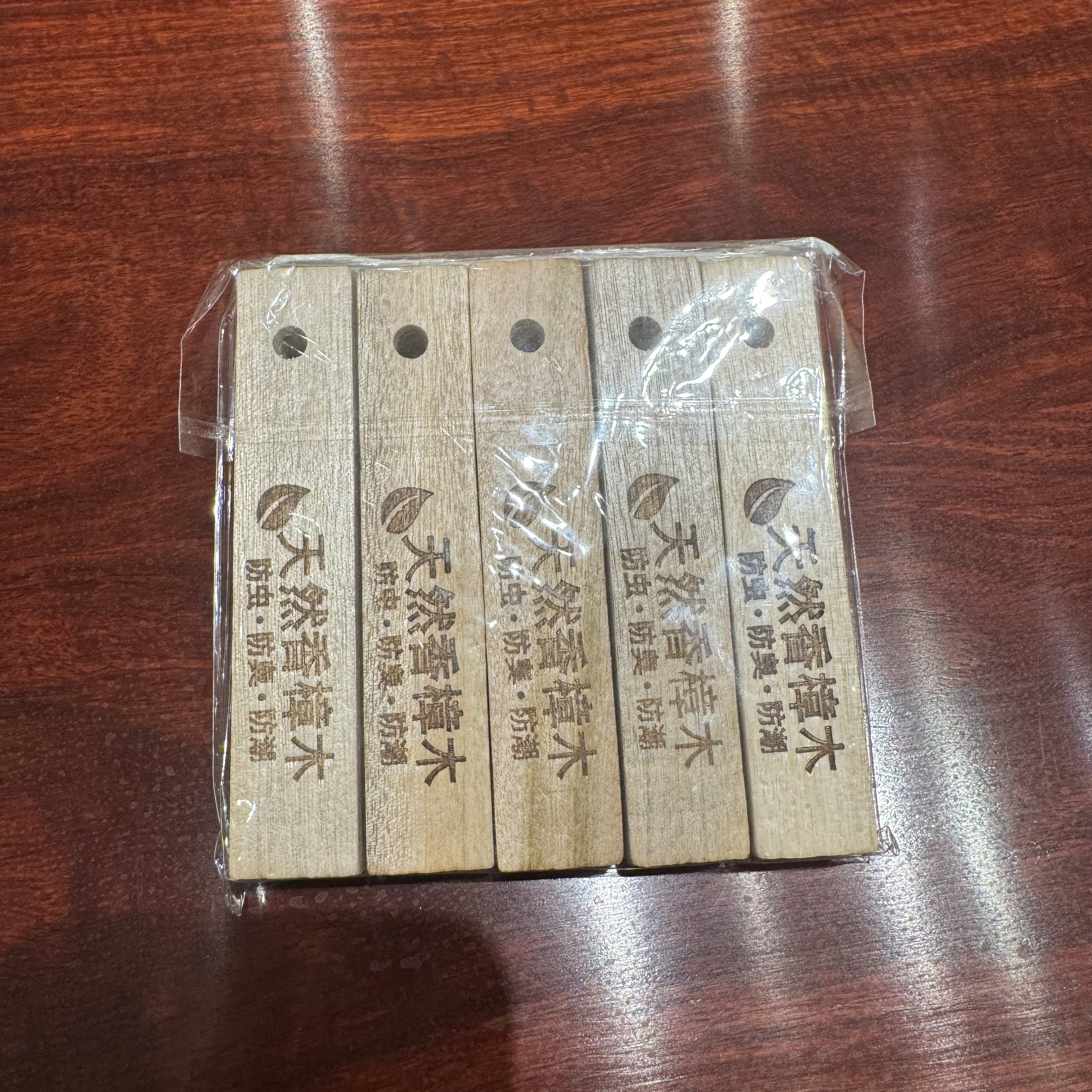 衣柜香樟木小挂架防臭防潮