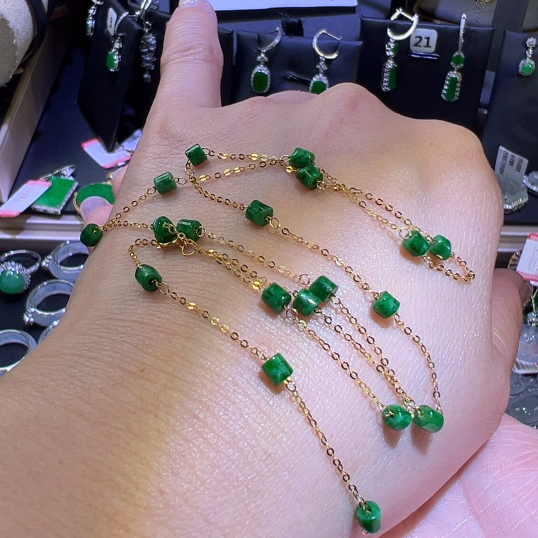 翡翠颈饰18K金镶嵌满天星