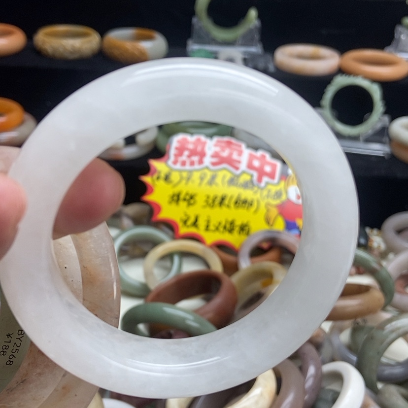 【闪购商品】石英质玉手镯未镶嵌?**泡