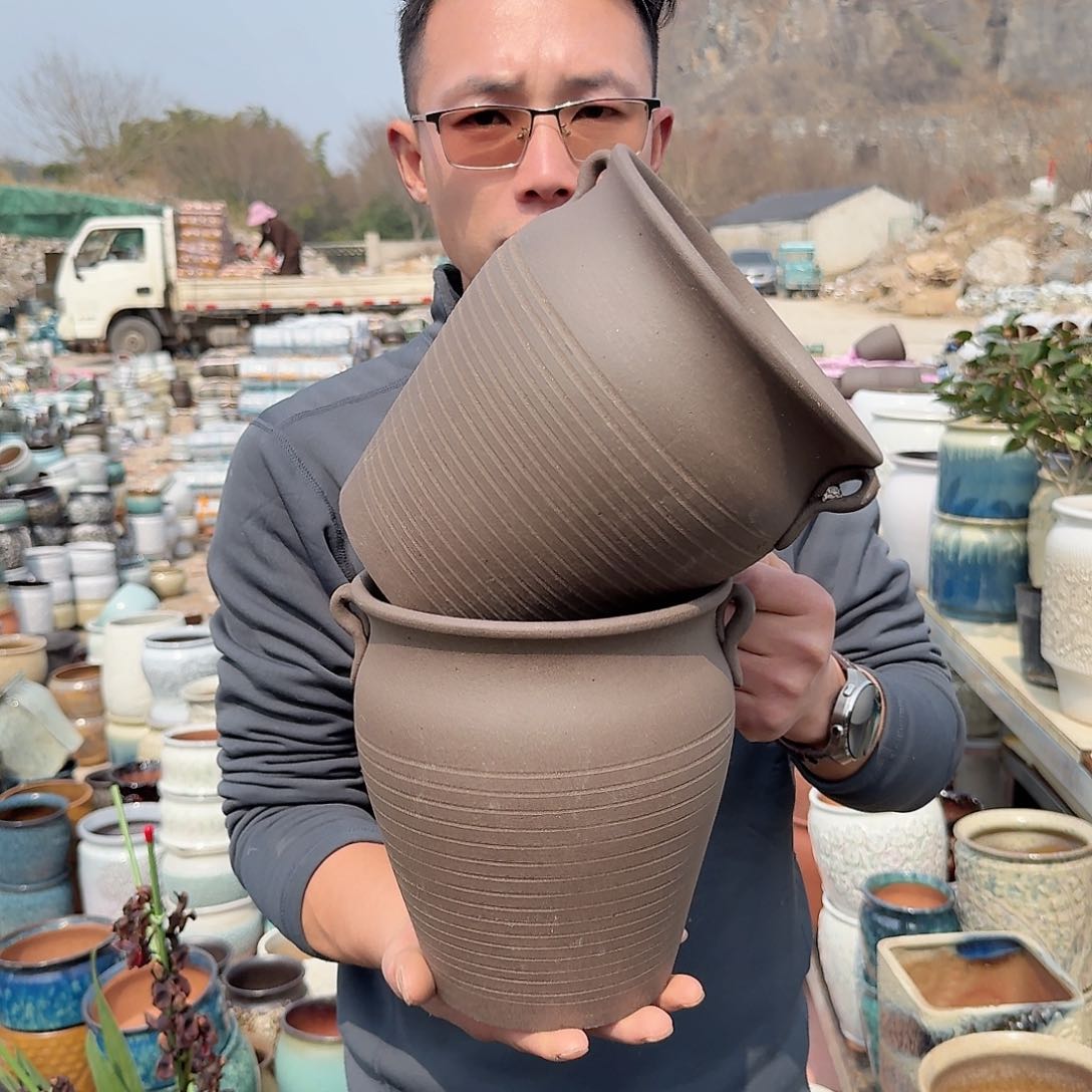 紫砂花盆口18高21（两个黑老庄耳朵