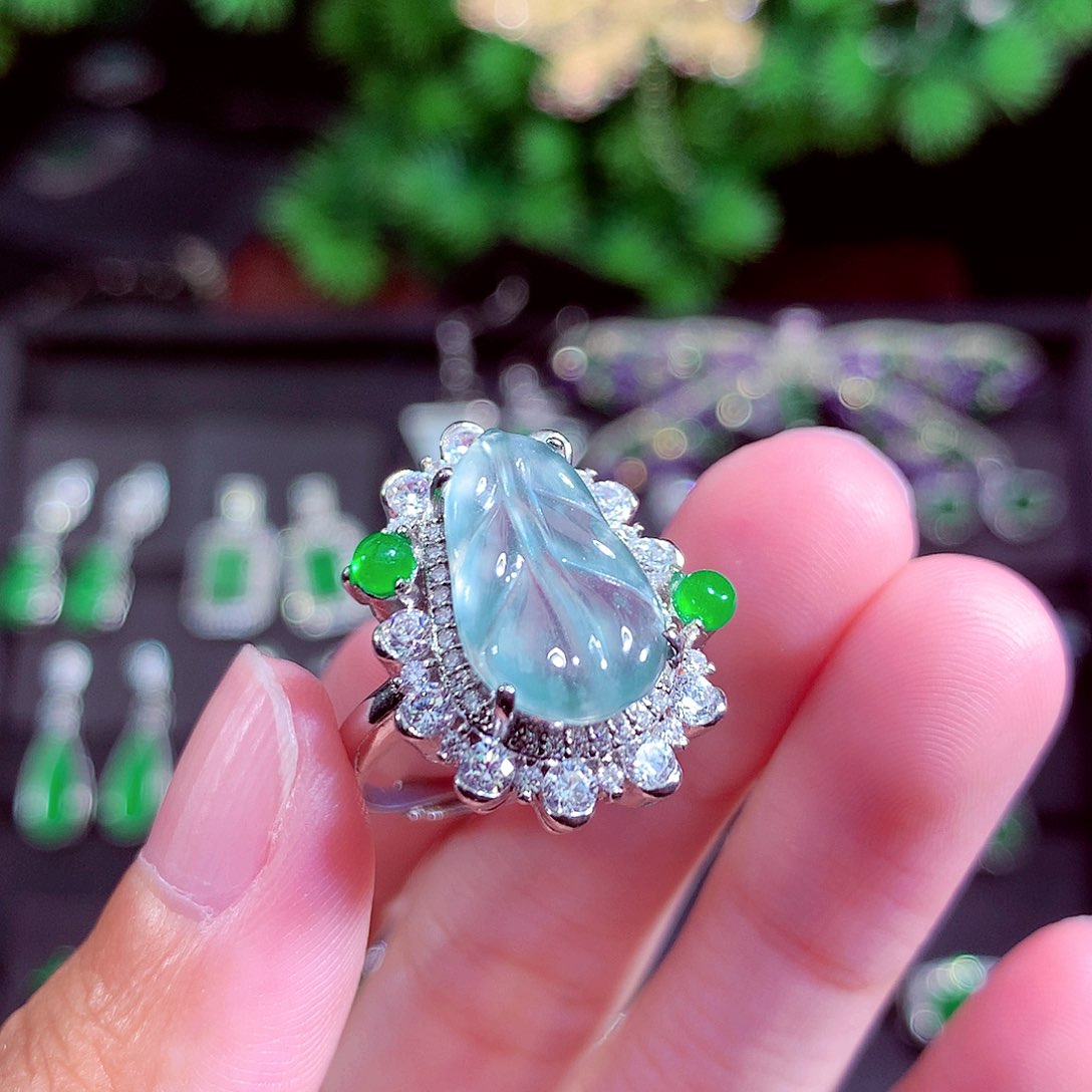 颈饰未镶嵌翡翠天然