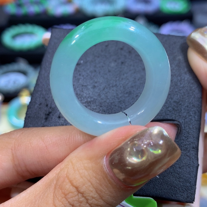 翡翠未镶嵌颈饰翡翠21