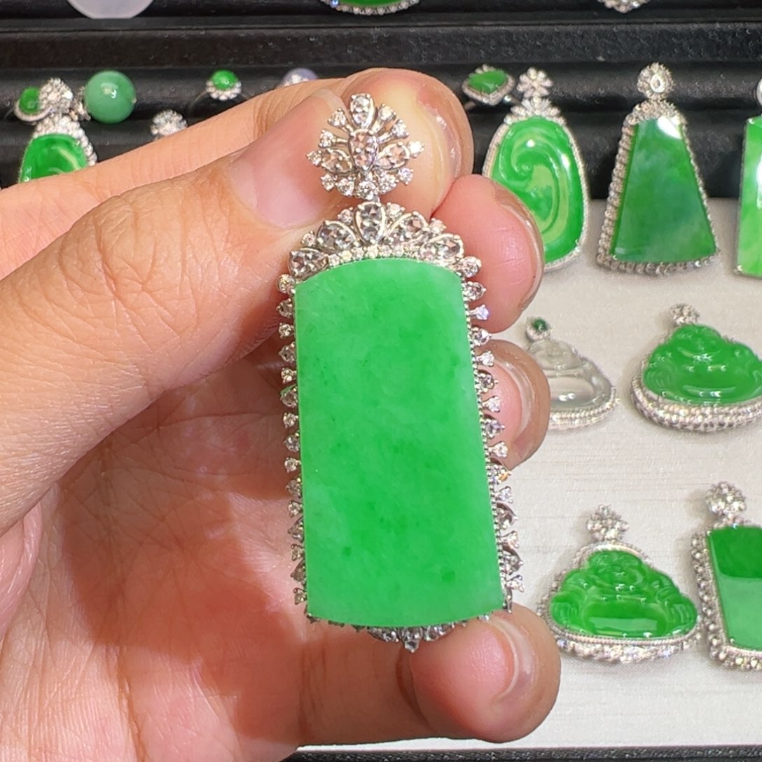 翡翠吊坠(不含链)18K金镶嵌