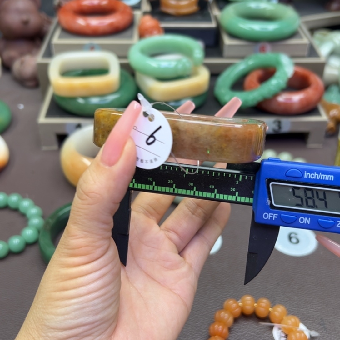 未镶嵌手镯石英岩玉