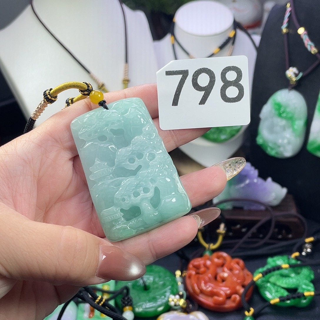 翡翠未镶嵌吊坠(赠链)