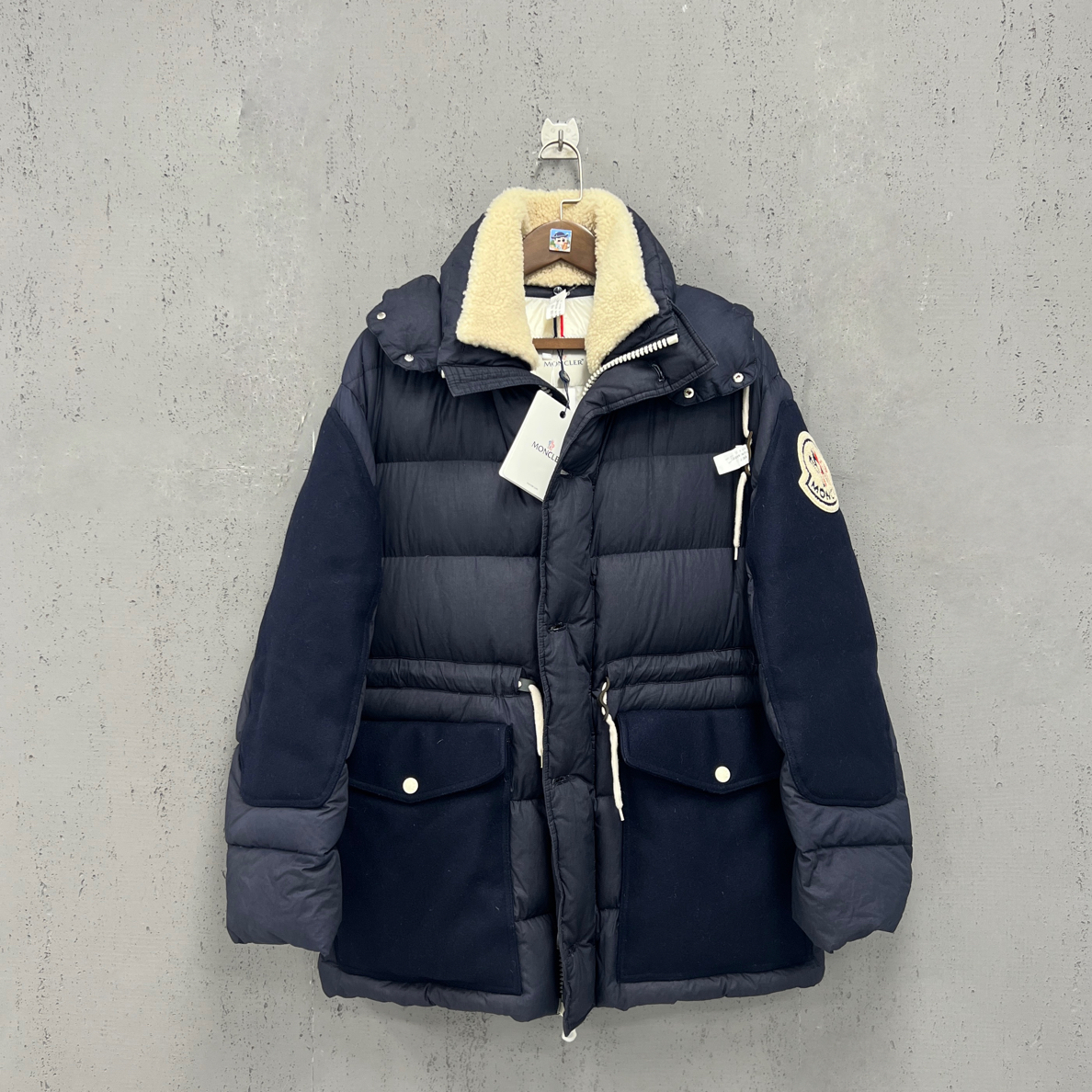 99新 MONCLER moncler蒙口藏青色带毛领大标厚款羽绒服3码