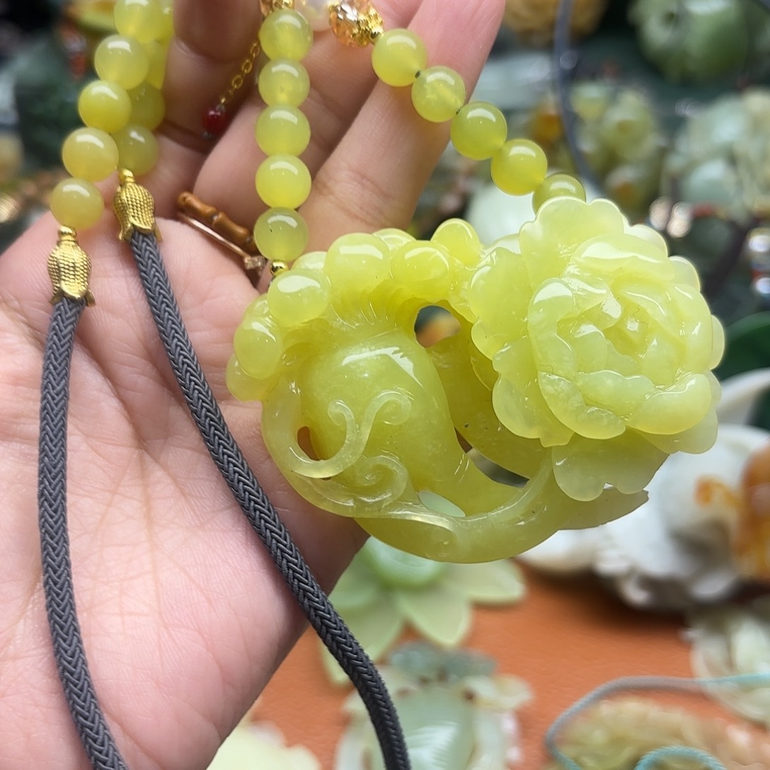 蛇纹石玉未镶嵌吊坠