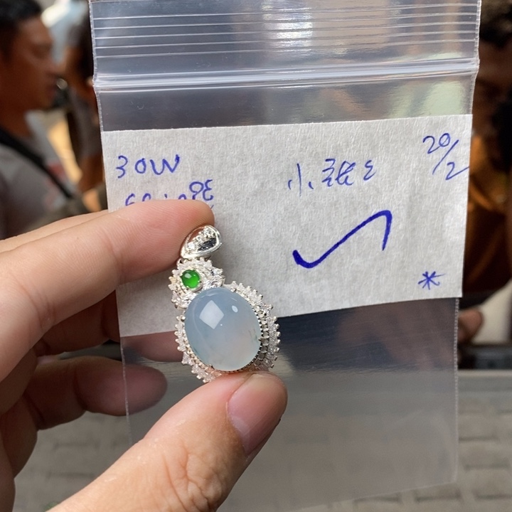 定制翡翠未镶嵌小**、鸽子蛋