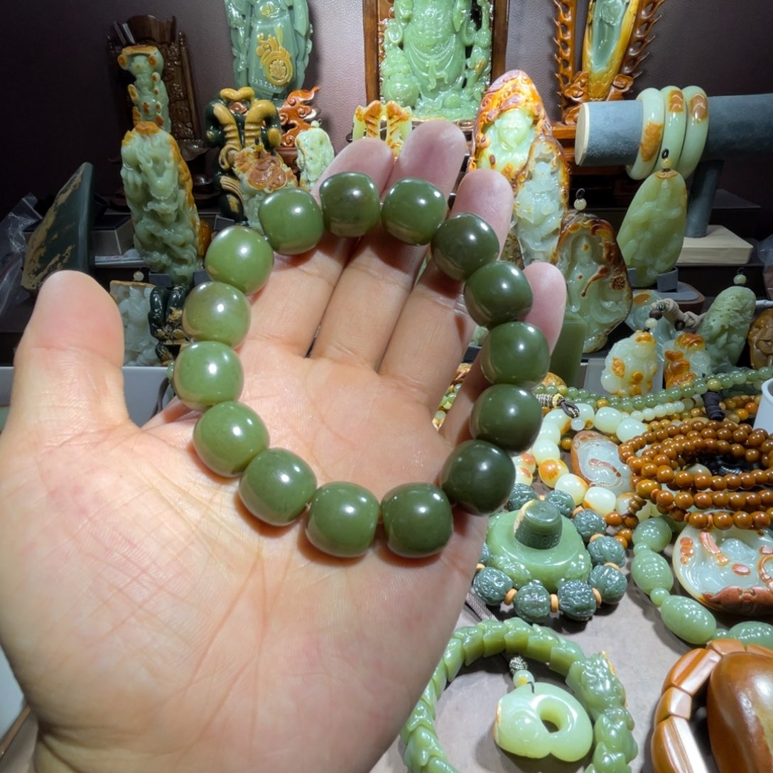 透闪石质玉未镶嵌珠宝奇石