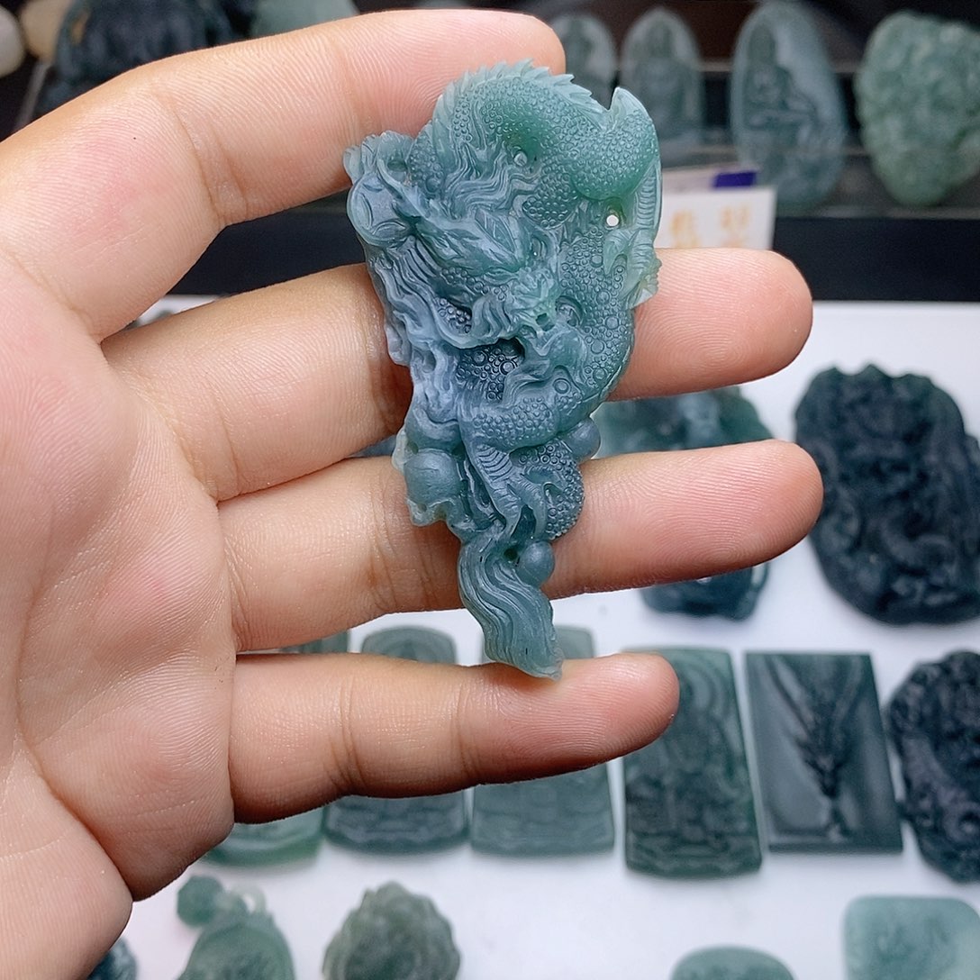 未镶嵌定制翡翠龙牌