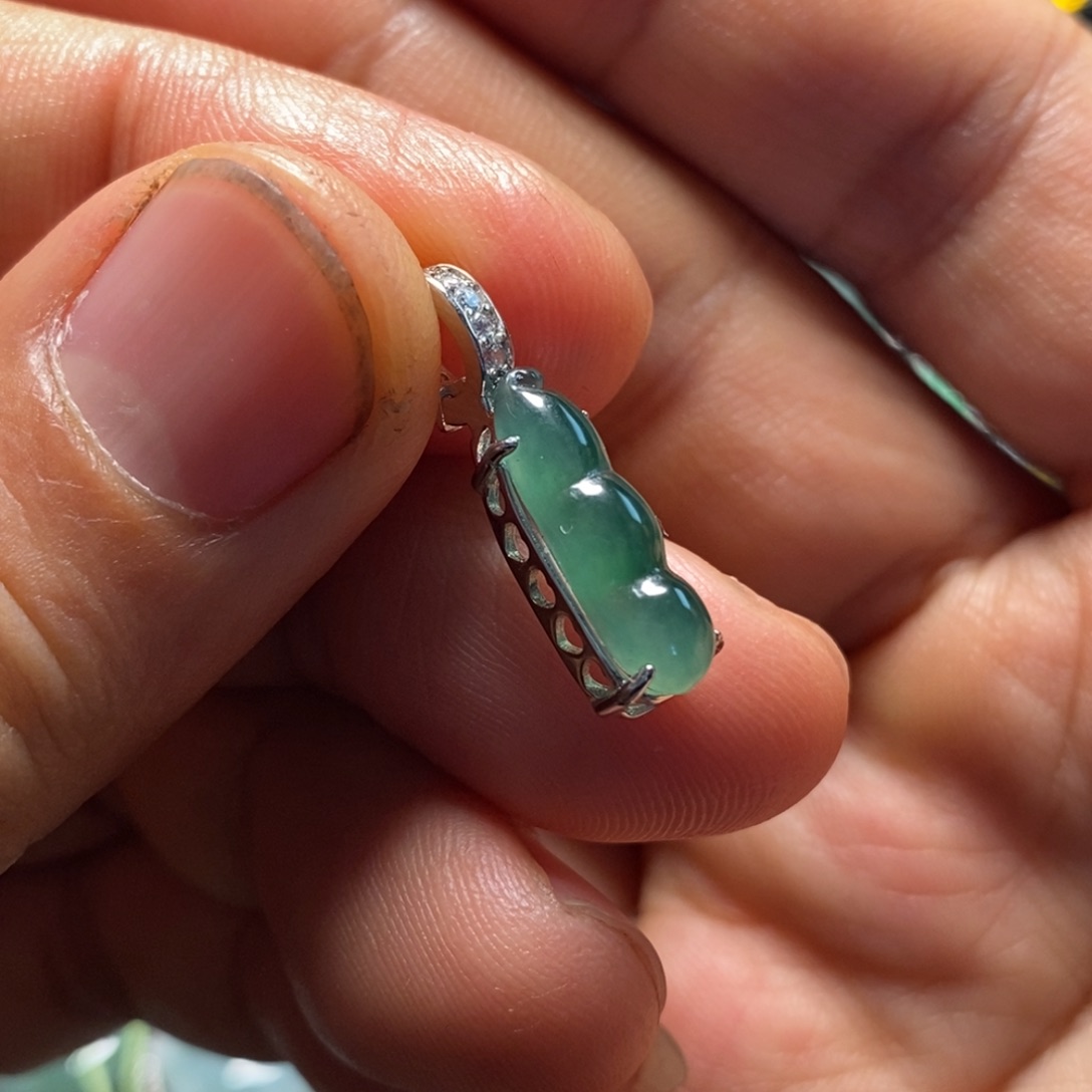 翡翠银S925镶嵌颈饰天然缅甸翡翠A货冰飘花福豆连中三元吊坠