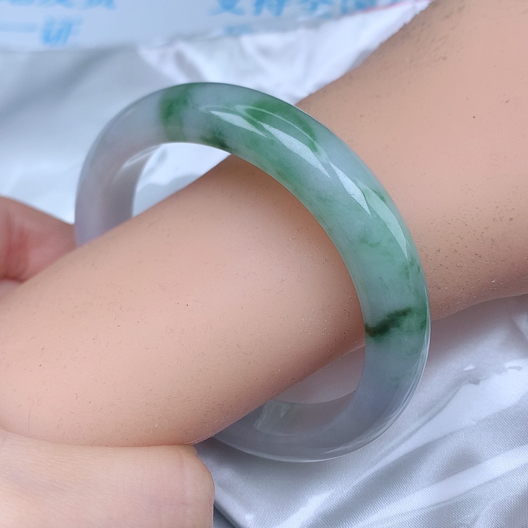 翡翠手镯未镶嵌天然