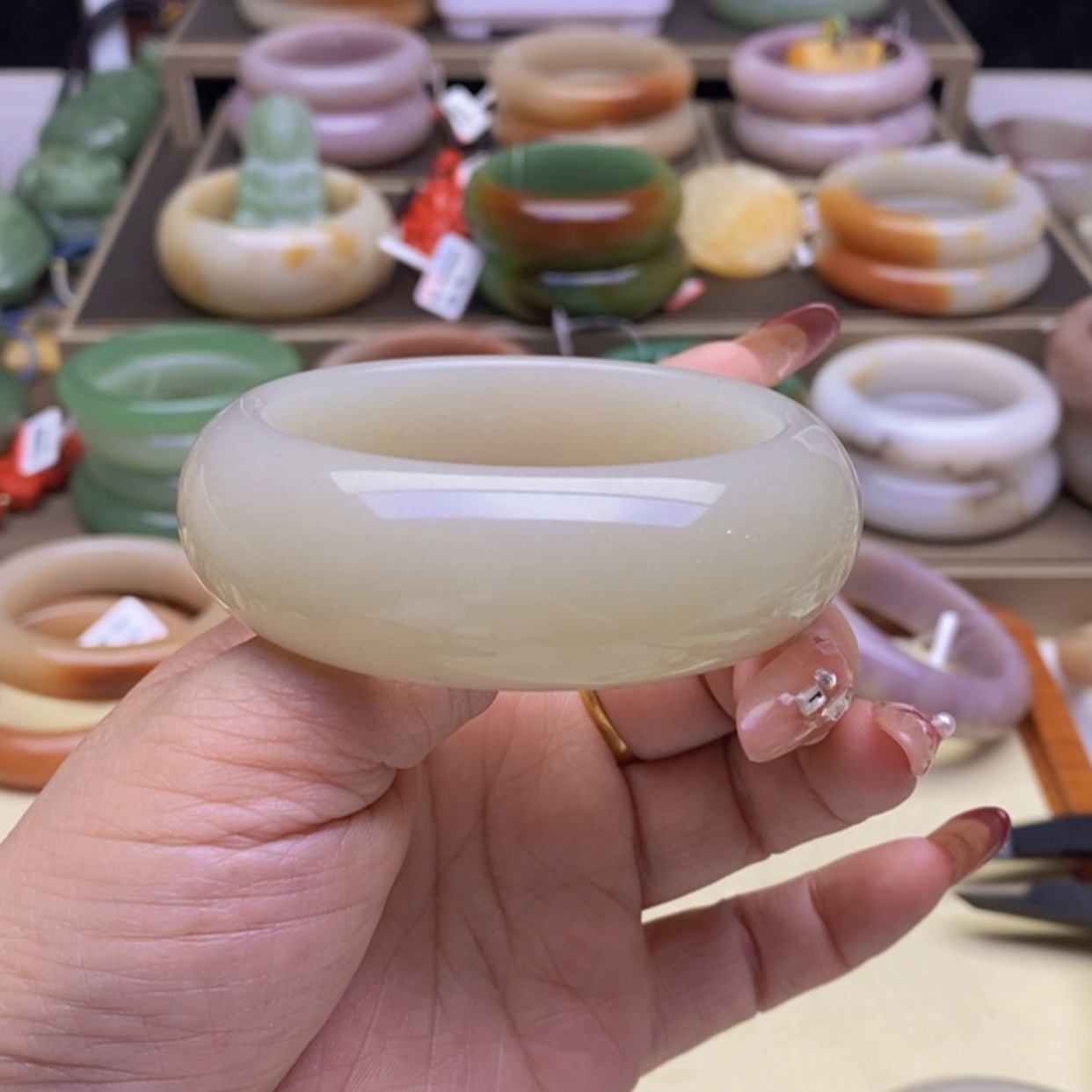 【闪购商品】石英质玉手镯未镶嵌使*