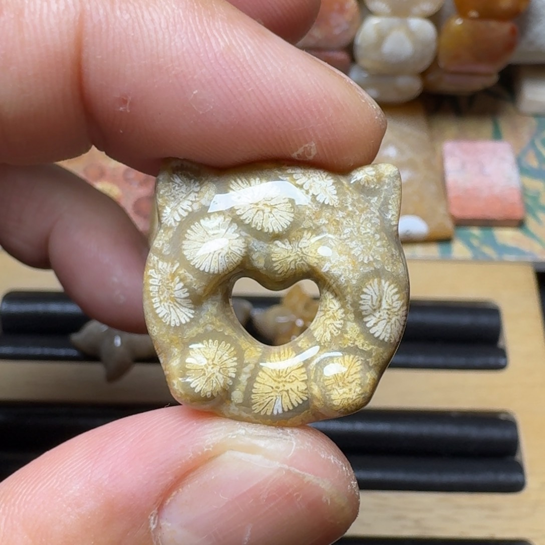 硅化玉虎头 爱心扣未镶嵌