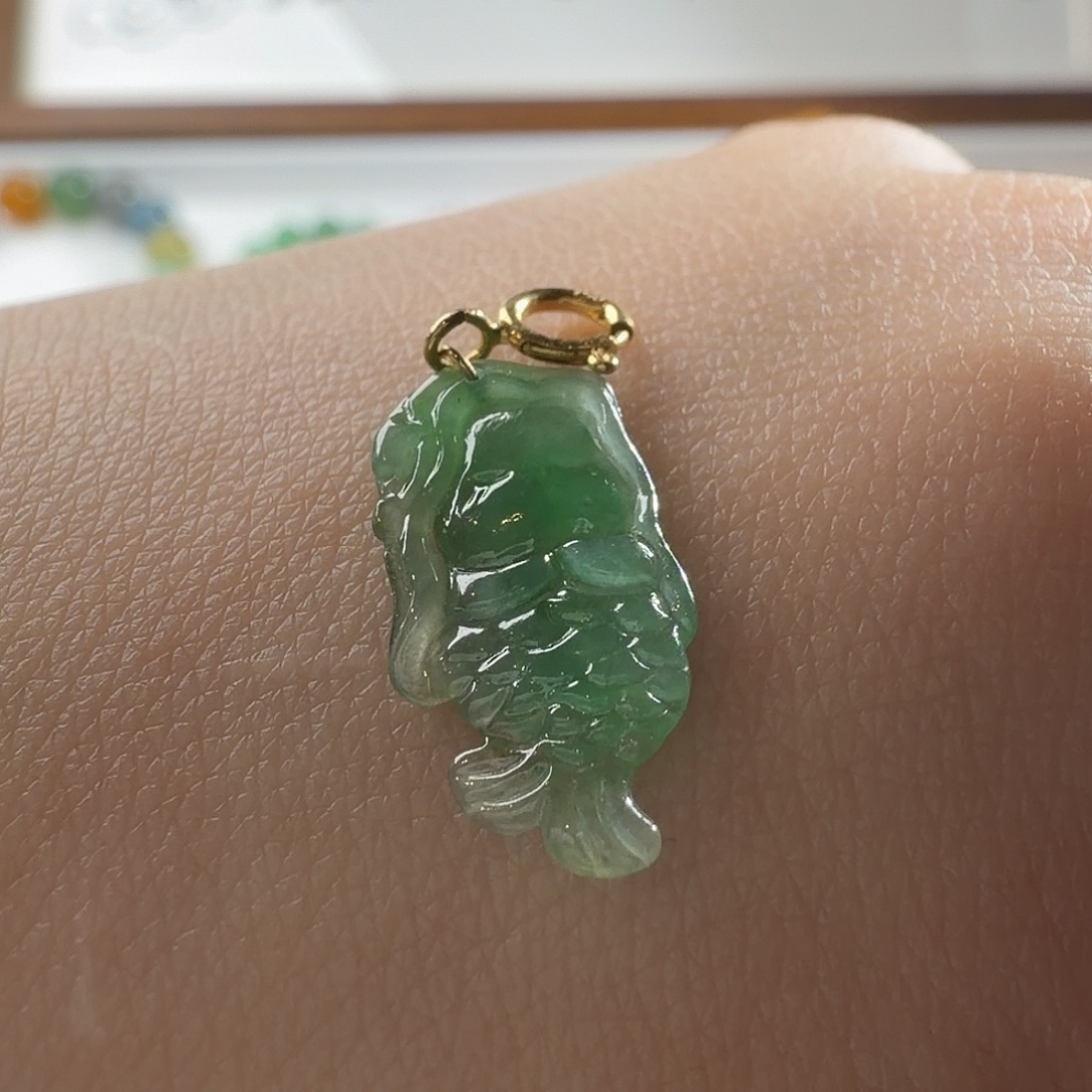 翡翠18K金镶嵌颈饰翡翠18k金镶嵌吊坠