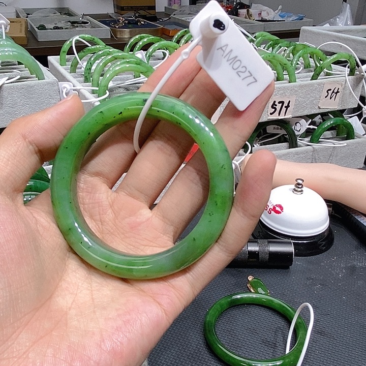 和田玉未镶嵌手镯