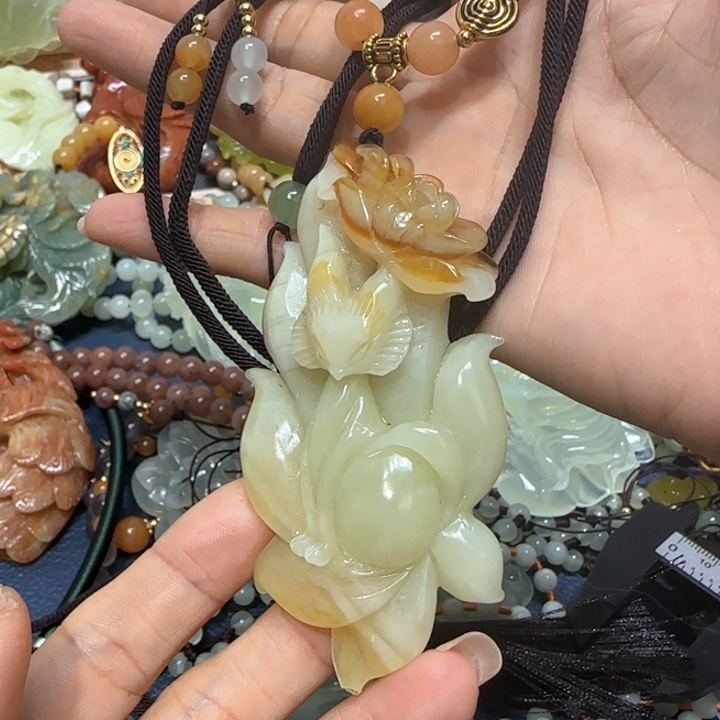 蛇纹石玉吊坠未镶嵌