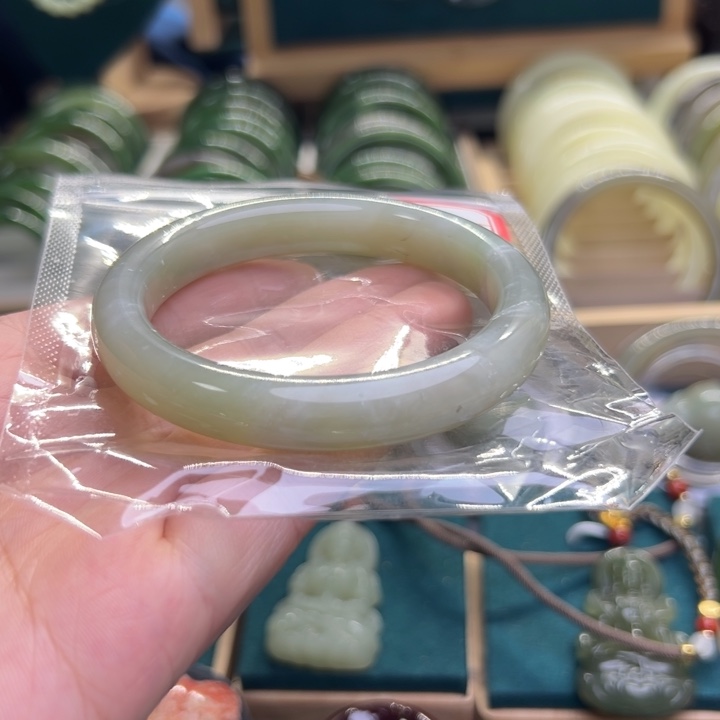 和田玉手镯未镶嵌57.9圈围0201