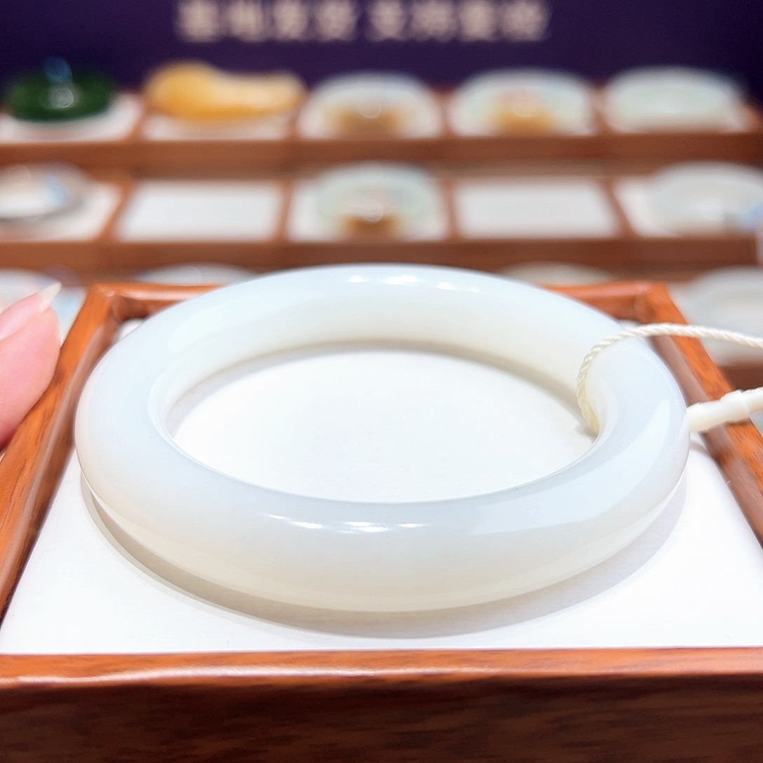 和田玉手镯56/57未镶嵌