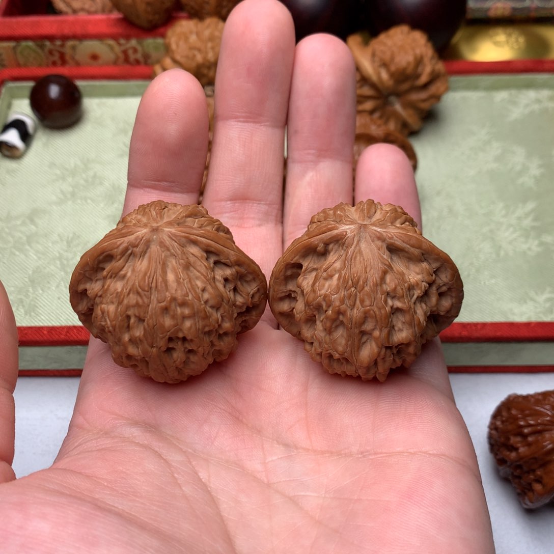 文玩核桃把件42尺全品山地磨盘狮子头