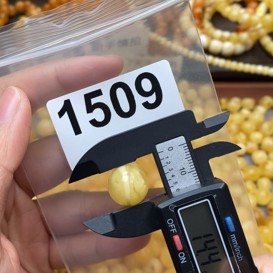 蜜蜡珠宝奇石未镶嵌