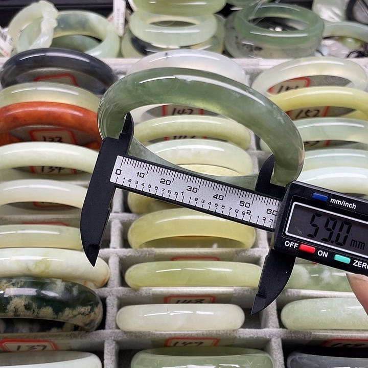 蛇纹石玉未镶嵌手镯156