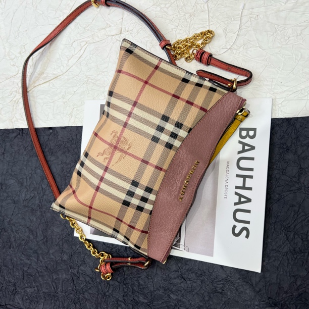 95新 BURBERRY/博柏利 战马纹格托特小琴谱手提包A1145