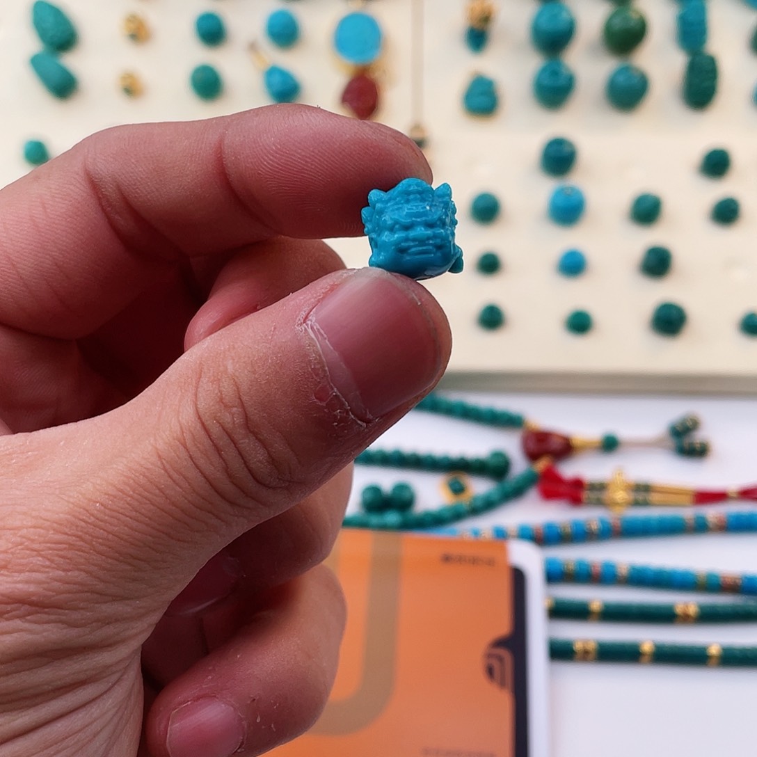 绿松石颈饰未镶嵌