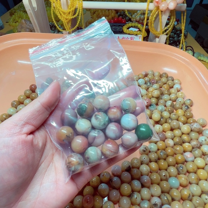 石材远*重女休闲广场唱歌哈哈斤斤计较