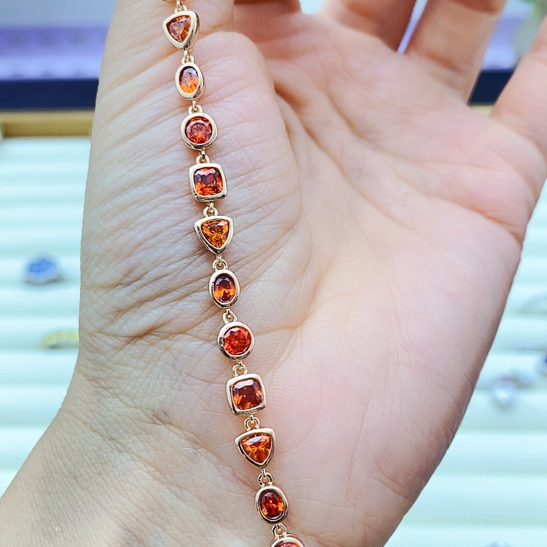 未镶嵌手链石榴石（芬达石）