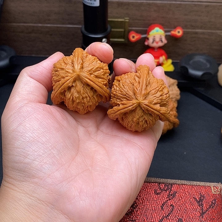 卫***锋把件文玩核桃白奔