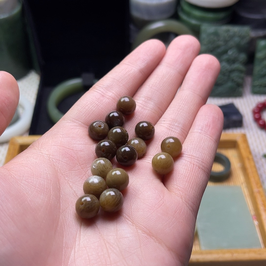 未镶嵌和田玉车挂有孔有纹