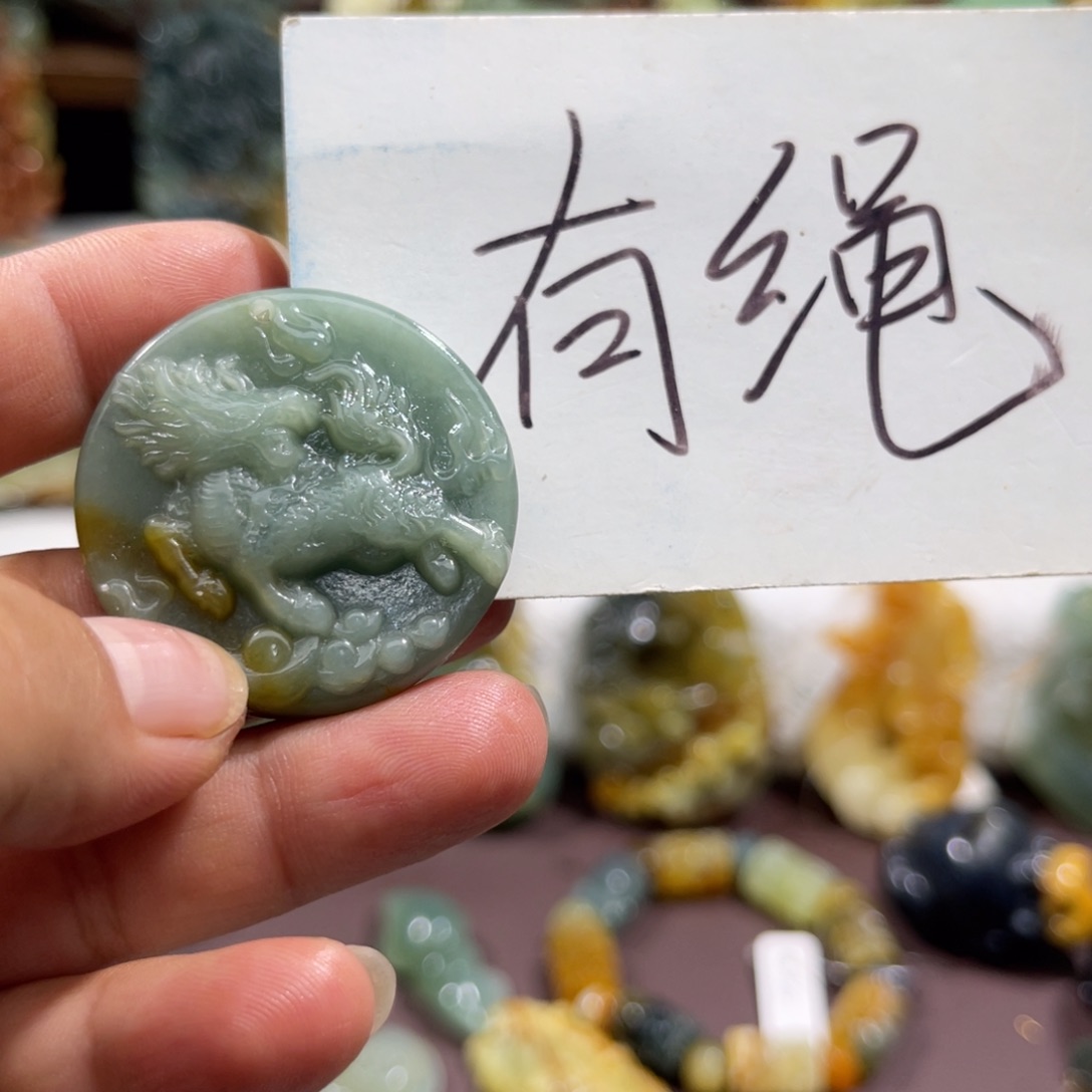 未镶嵌蛇纹石玉颈饰